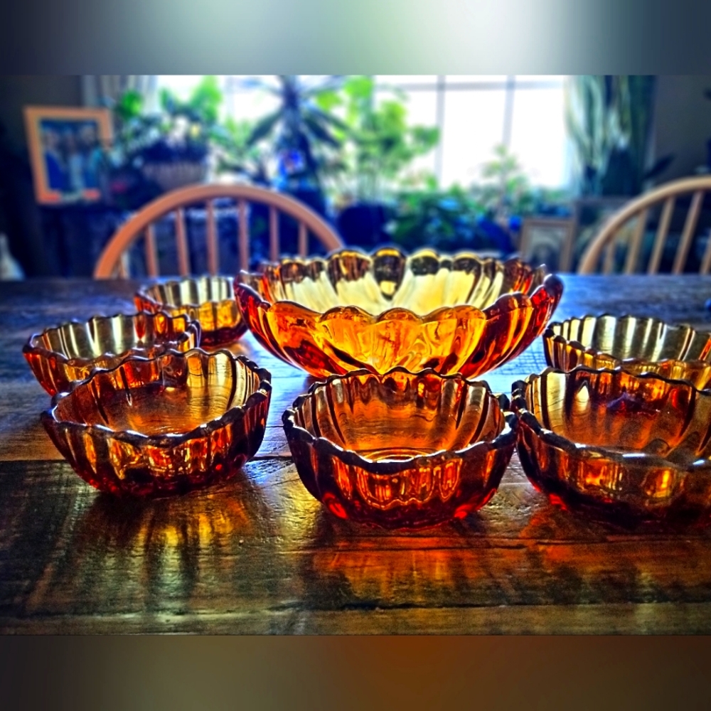Mid century vintage Indiana Glass Sunflower Fruit Bowl with 6 small bowls